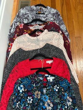 Lot 6 women’s work shirts or going out small medium loft Nine West Point sur set